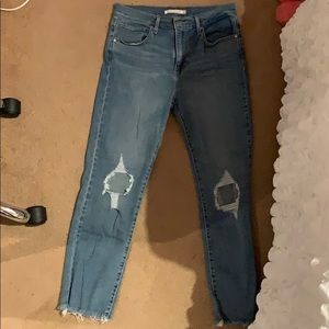 Levi jeans size 28